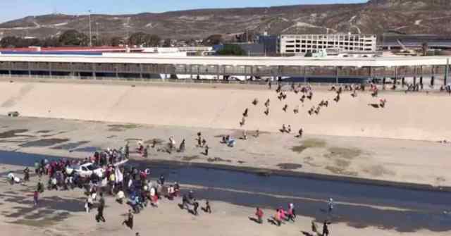 caravanmigrantsbordermexico-768x403